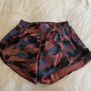 Lululemon LR Hot Hottie Shorts 4”